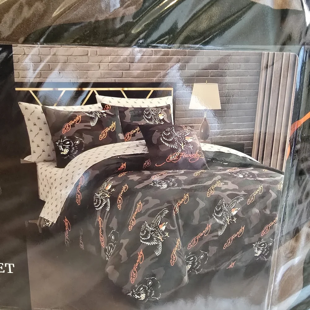 Ed Hardy King reversible 8piece Bedding set new